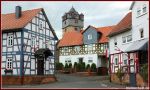 Fronhausen: Altes Rathaus und Kirche